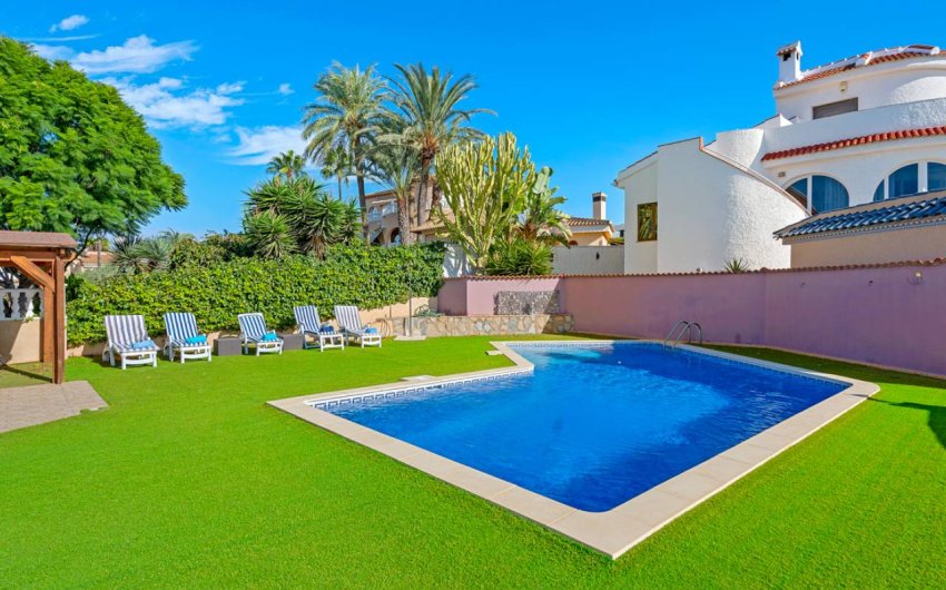 Resale - Villa -
Ciudad Quesada