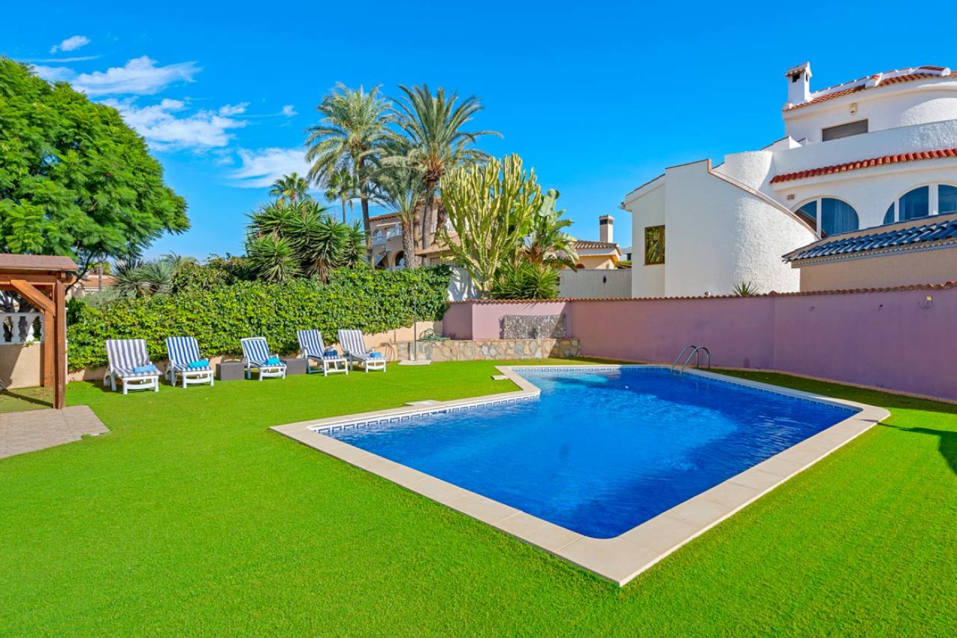 Resale - Villa -
Ciudad Quesada