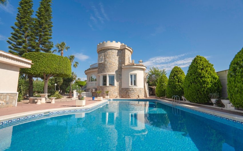 Resale - Villa -
Ciudad Quesada