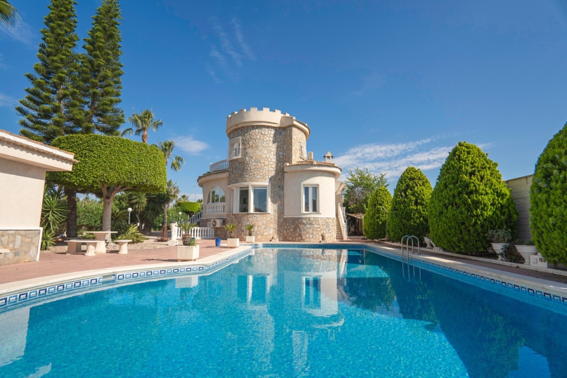 Resale - Villa -
Ciudad Quesada