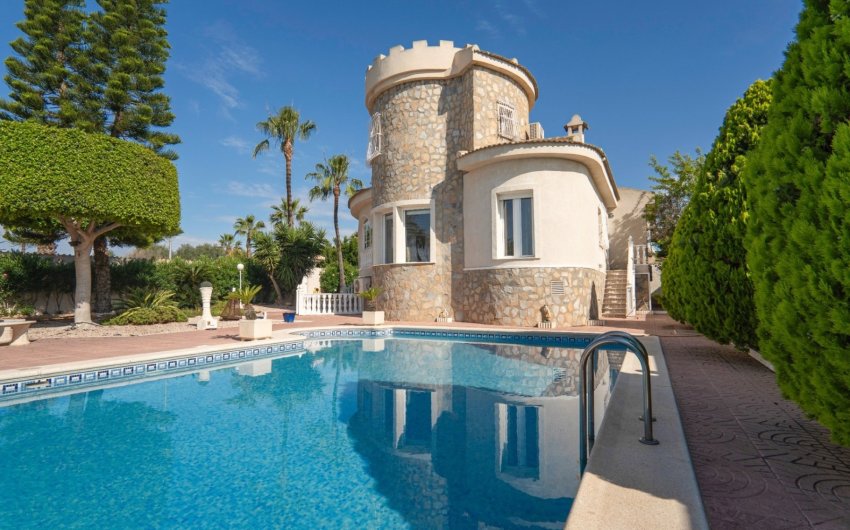 Resale - Villa -
Ciudad Quesada