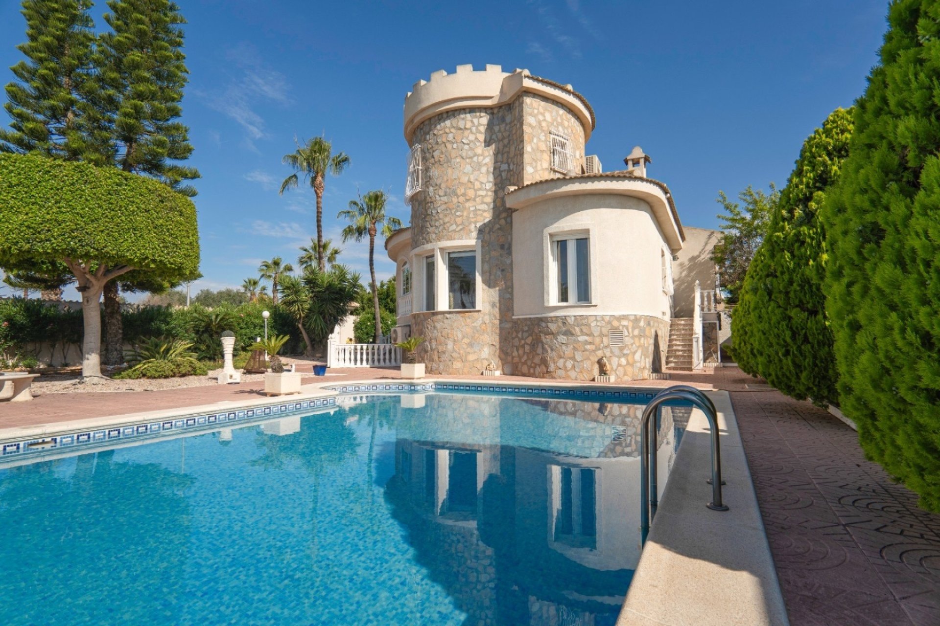 Resale - Villa -
Ciudad Quesada