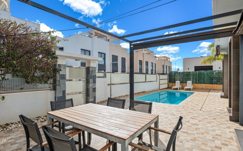 Resale - Villa -
Ciudad Quesada