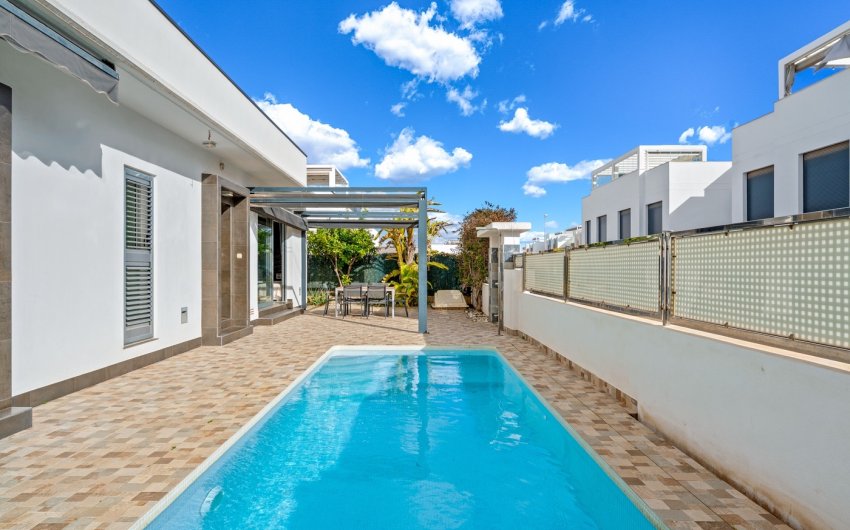 Resale - Villa -
Ciudad Quesada