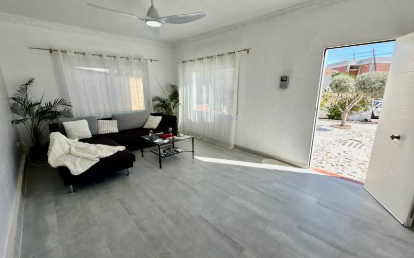 Resale - Villa -
Ciudad Quesada