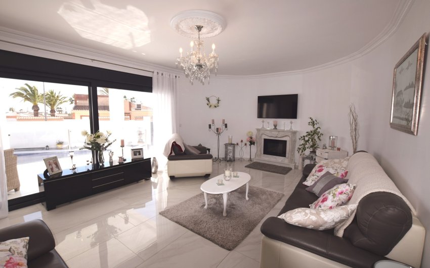 Resale - Villa -
Ciudad Quesada