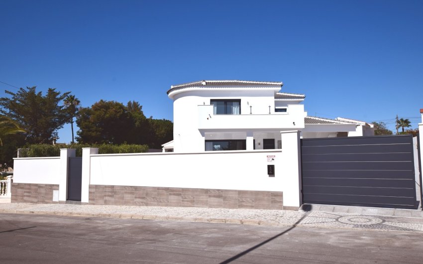 Resale - Villa -
Ciudad Quesada