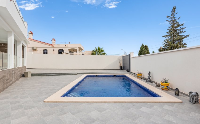 Resale - Villa -
Ciudad Quesada