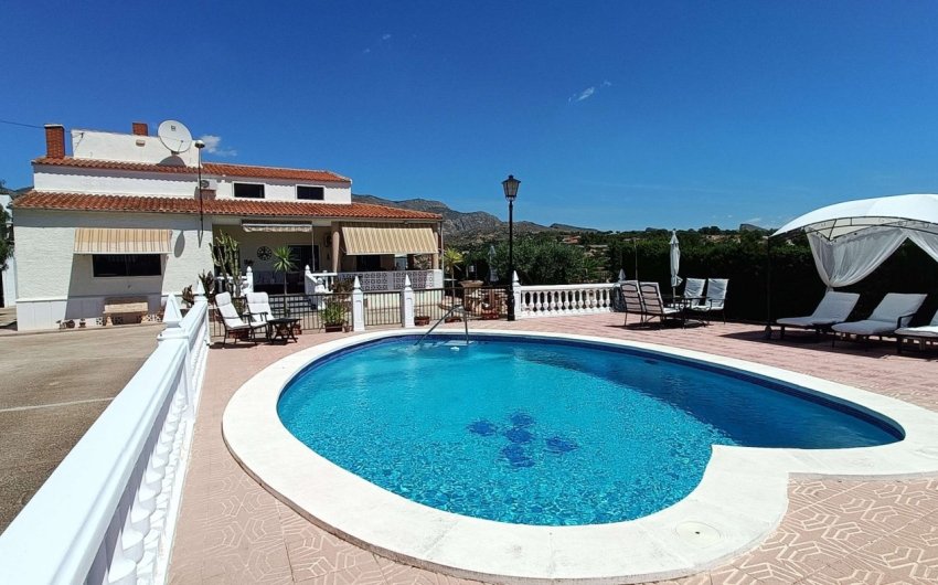 Resale - Villa -
Crevillent - Inland