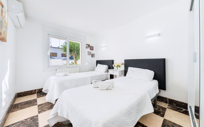 Resale - Villa -
Dehesa de Campoamor - Costa Blanca