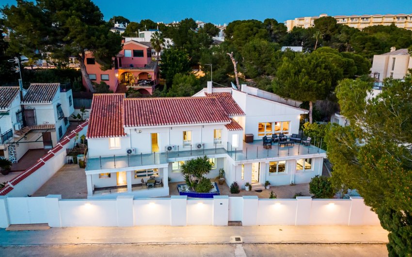 Resale - Villa -
Dehesa de Campoamor - Costa Blanca