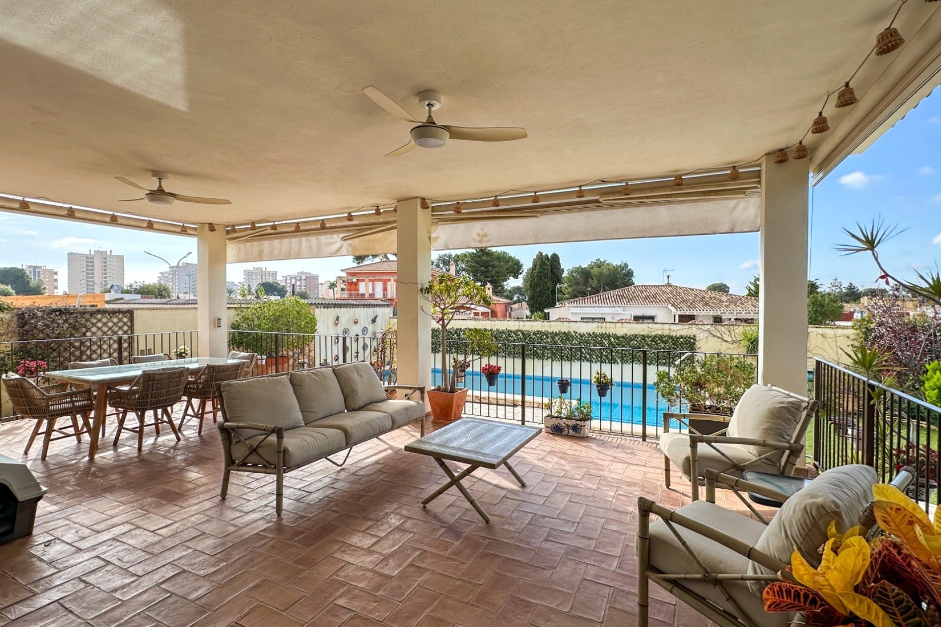 Resale - Villa -
Dehesa de Campoamor - Costa Blanca