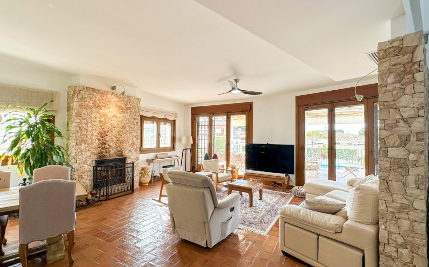 Resale - Villa -
Dehesa de Campoamor - Costa Blanca