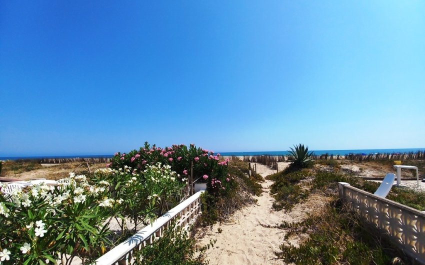 Resale - Villa -
Denia