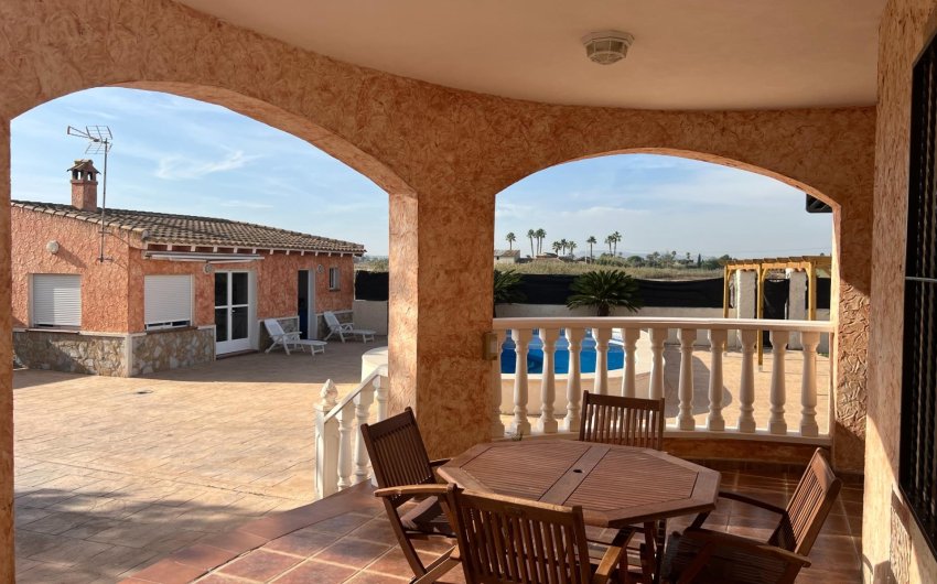 Resale - Villa -
Dolores - Cmno. Escorredor