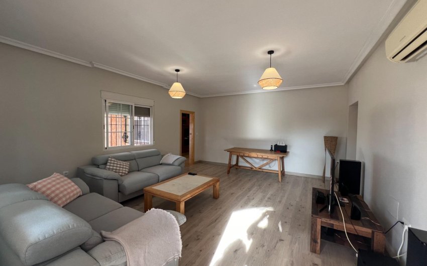 Resale - Villa -
Dolores - Cmno. Escorredor