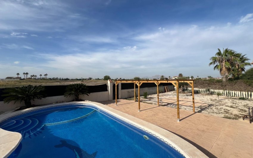 Resale - Villa -
Dolores - Cmno. Escorredor