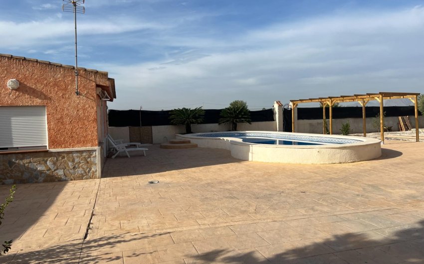 Resale - Villa -
Dolores - Cmno. Escorredor