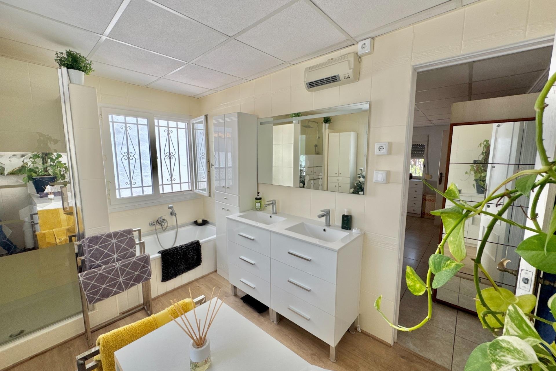 Resale - Villa -
Dolores - Comunidad Valenciana