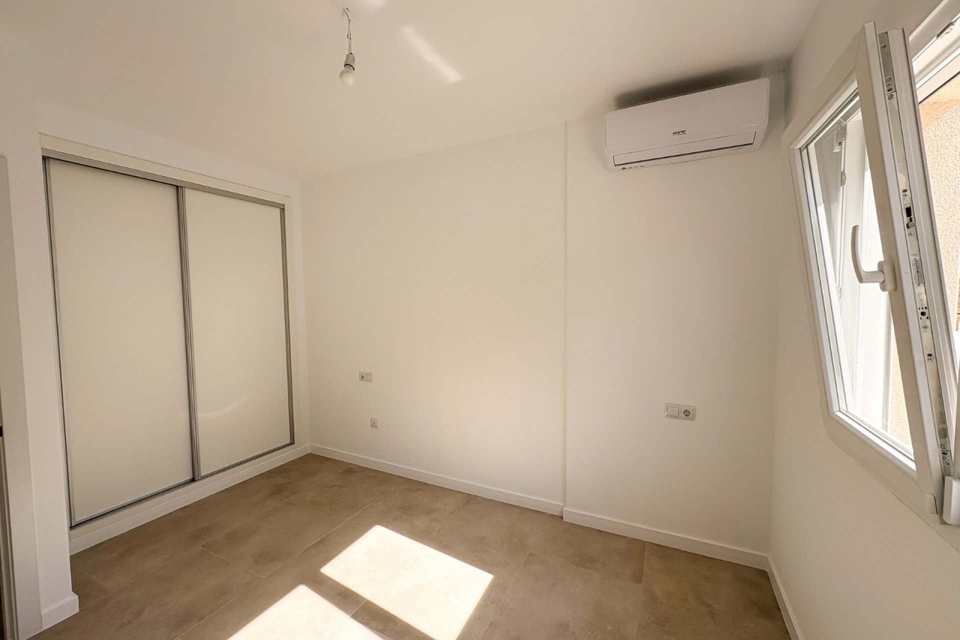 Resale - Villa -
El Campello - Pueblo Acantilado - Venta Lanuza