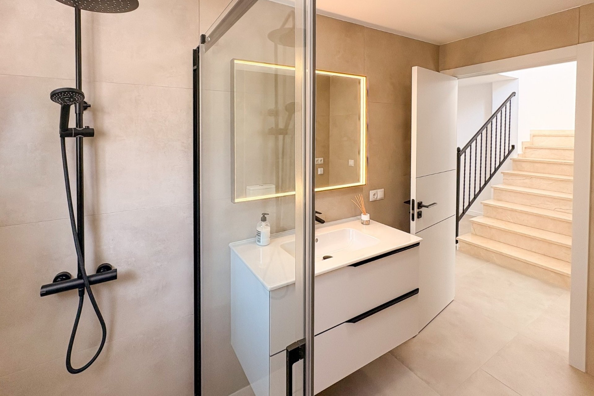 Resale - Villa -
El Campello - Pueblo Acantilado - Venta Lanuza