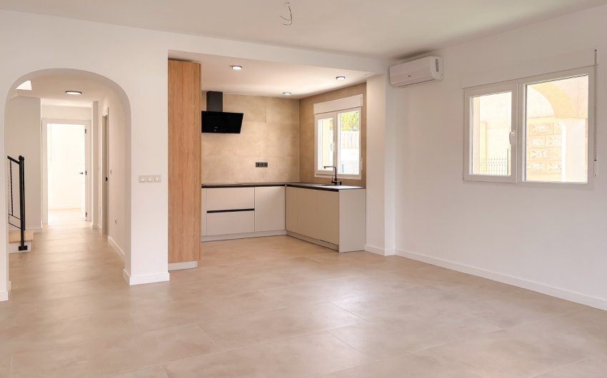 Resale - Villa -
El Campello - Pueblo Acantilado - Venta Lanuza