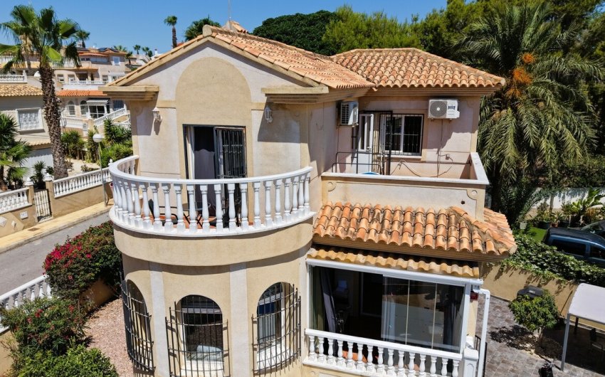 Resale - Villa -
El Galan - Inland