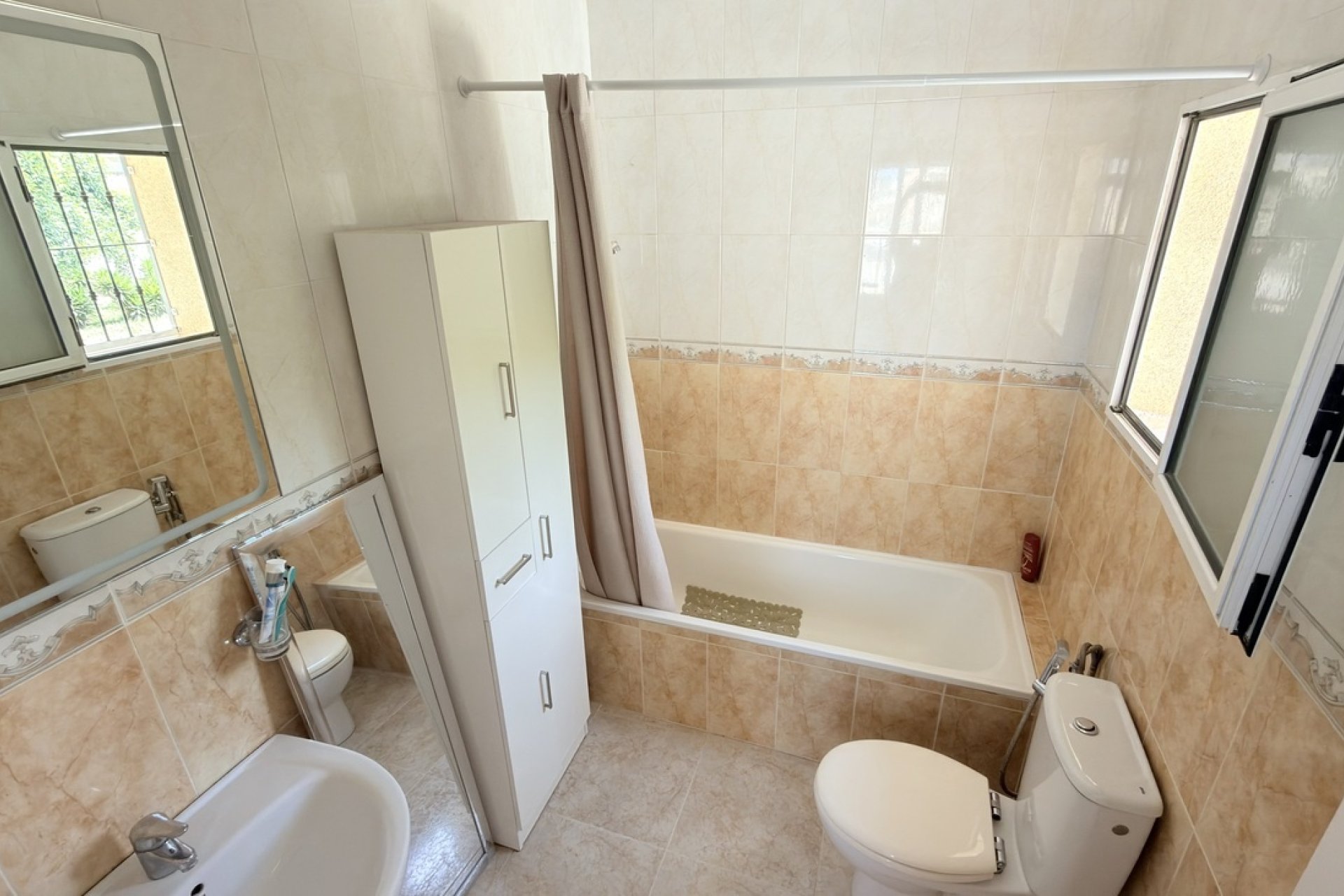 Resale - Villa -
El Galan - Inland