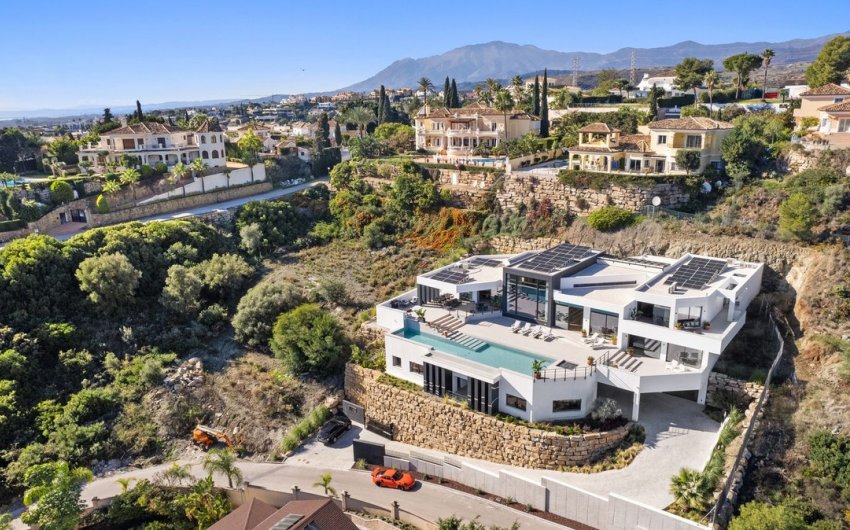 Resale - Villa -
El Paraíso, Estepona - Costa del Sol