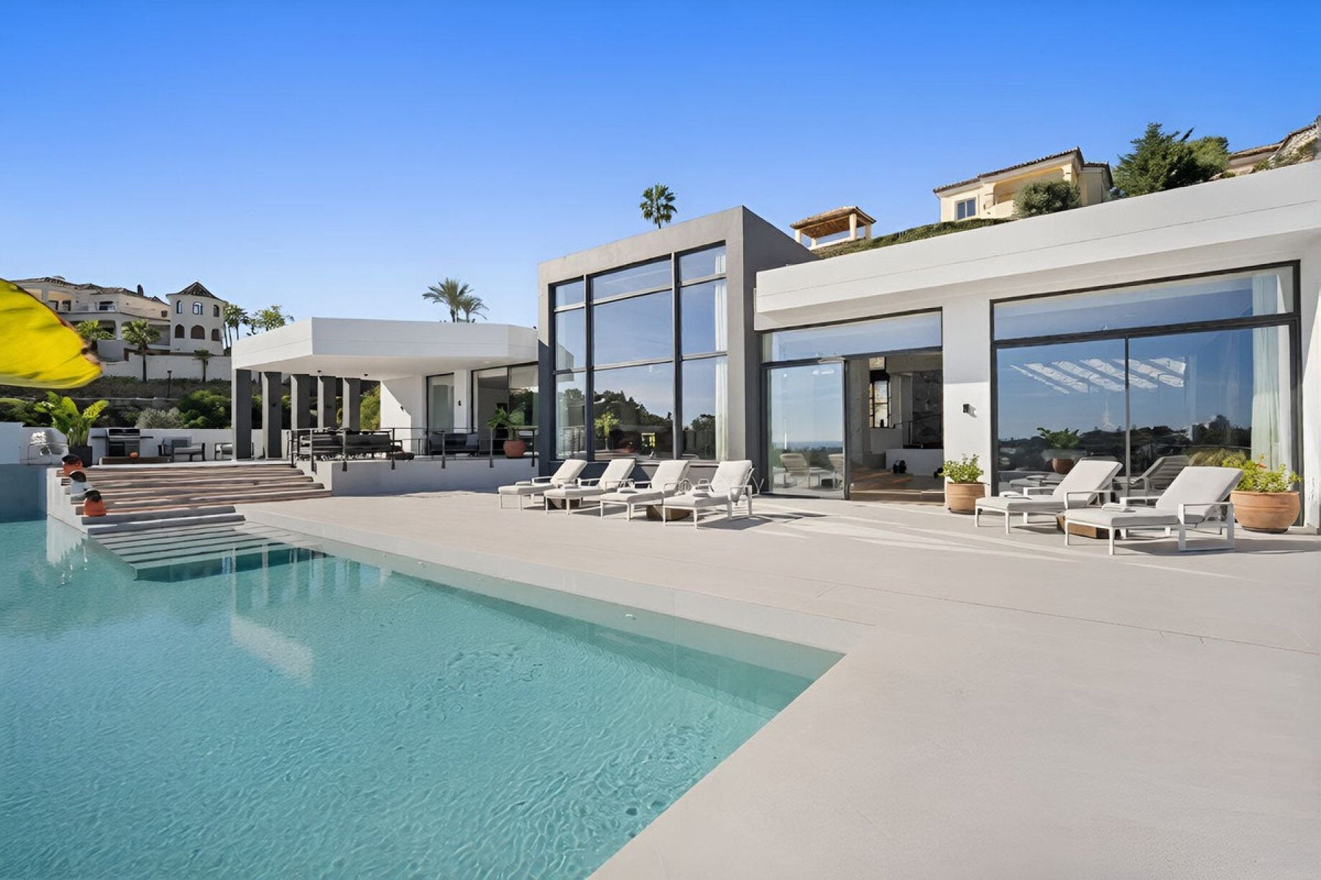 Resale - Villa -
El Paraíso, Estepona - Costa del Sol