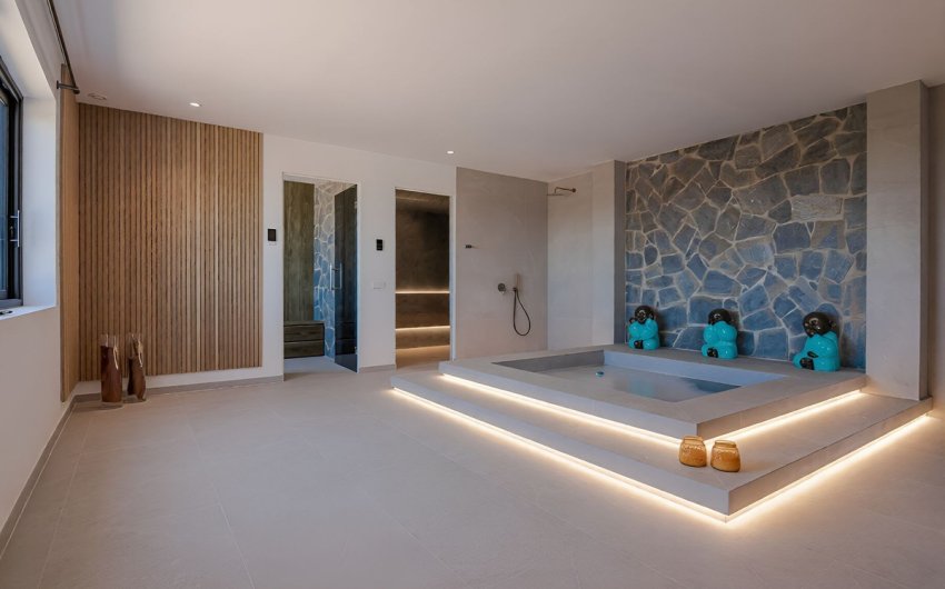 Resale - Villa -
El Paraíso, Estepona - Costa del Sol