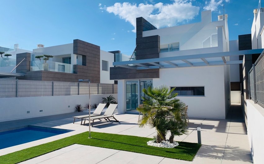 Resale - Villa -
El Raso