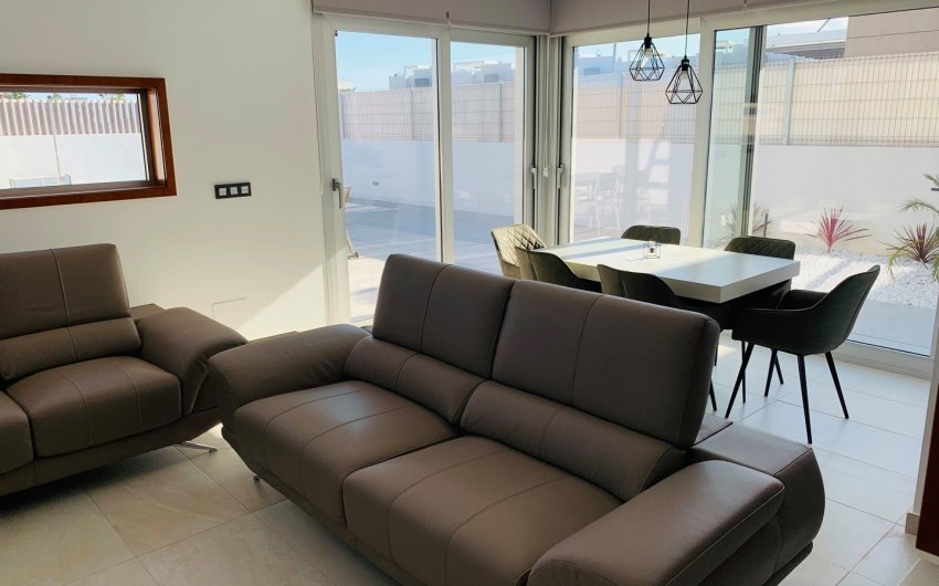 Resale - Villa -
El Raso