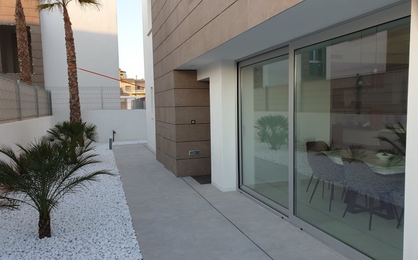 Resale - Villa -
El Raso