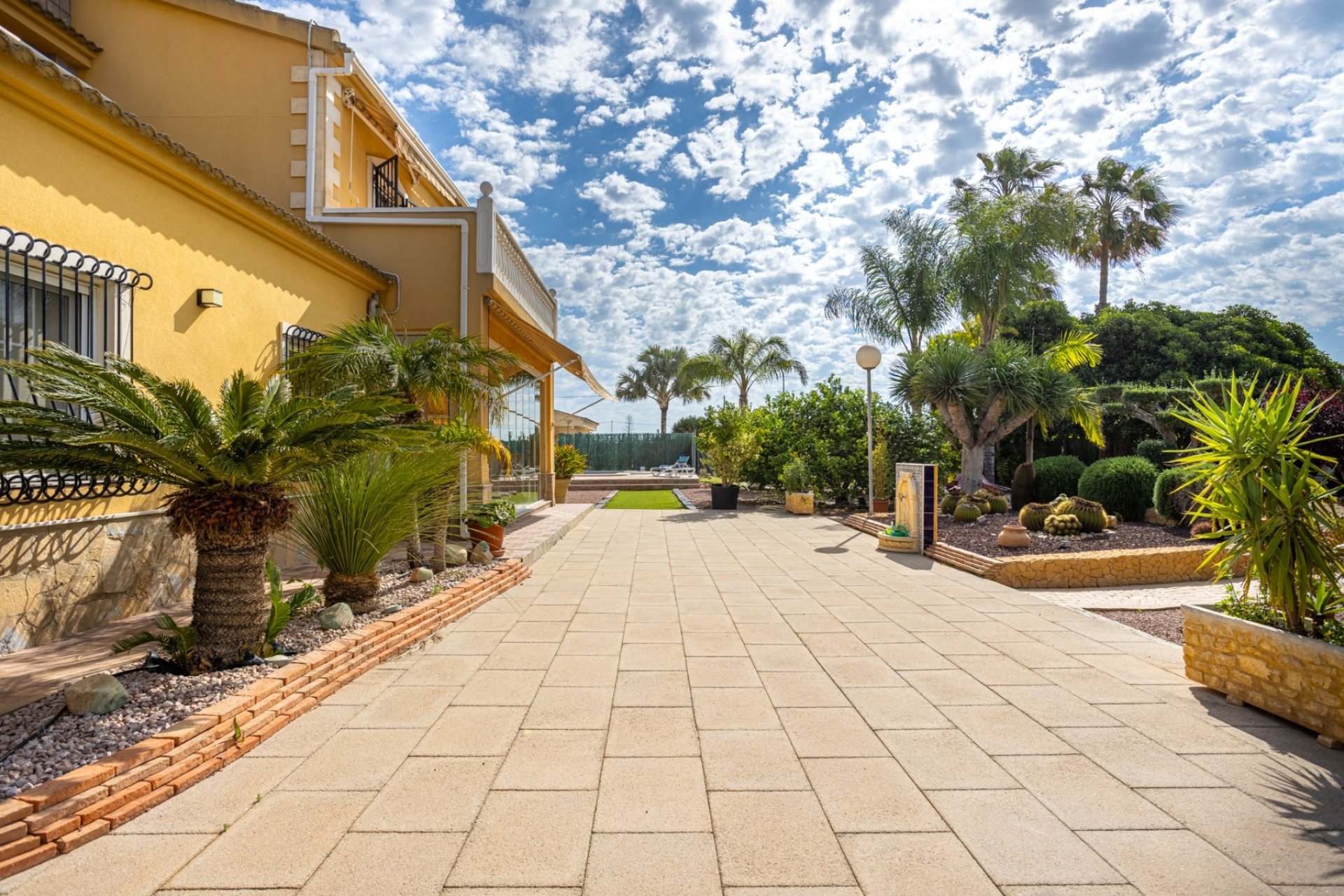 Resale - Villa -
Elche - Costa Blanca