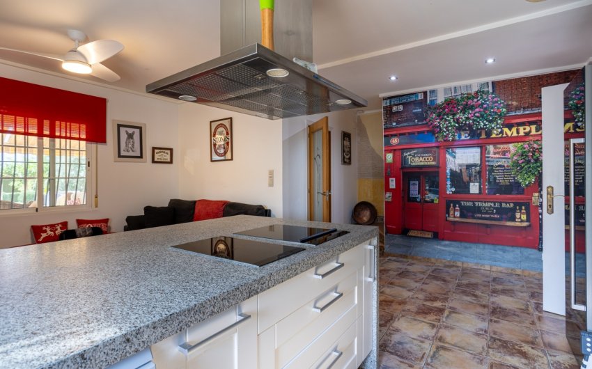 Resale - Villa -
Elche - Costa Blanca