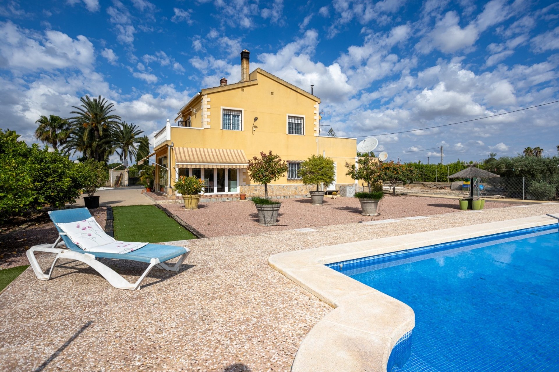 Resale - Villa -
Elche - Costa Blanca