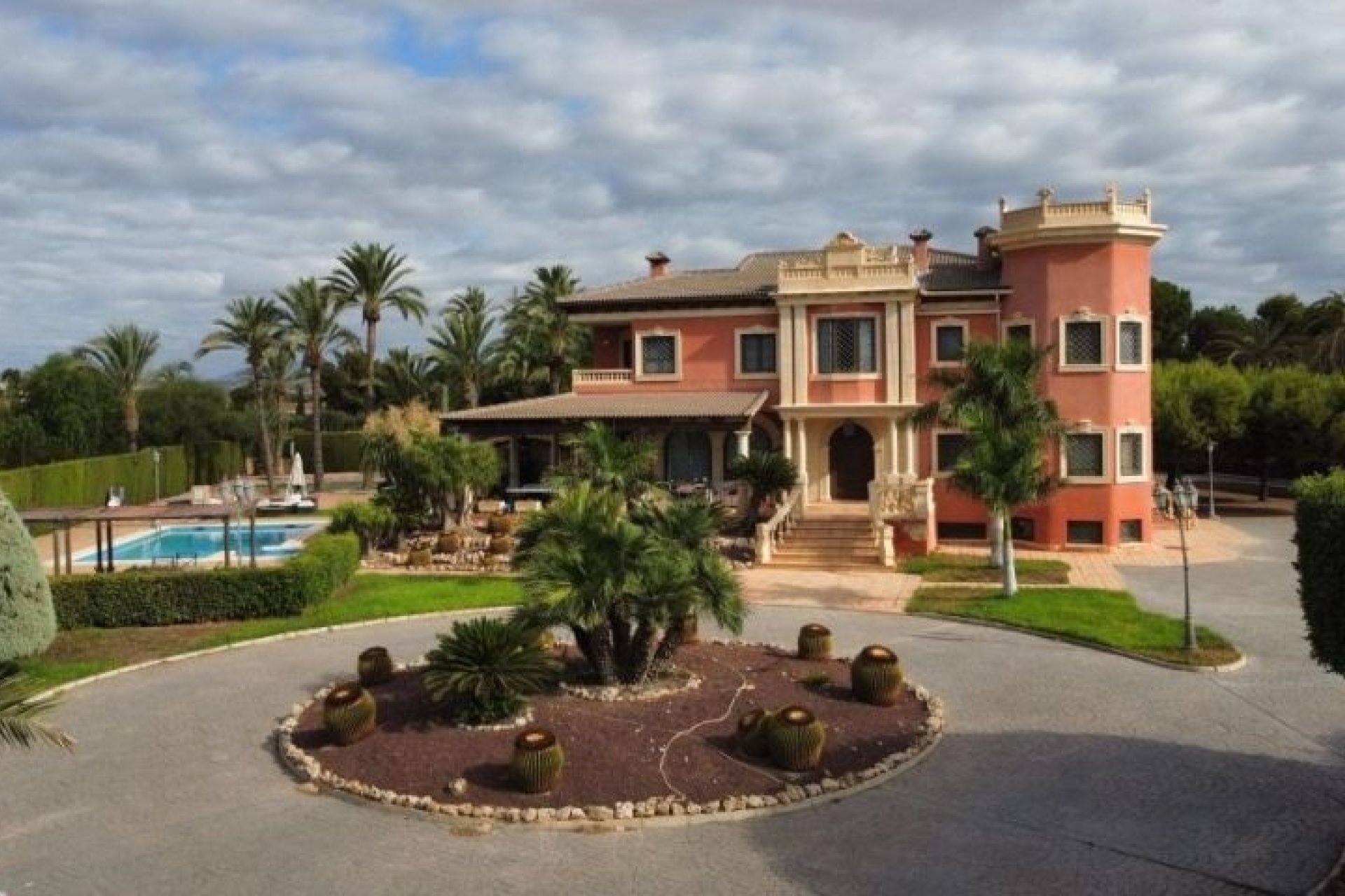 Resale - Villa -
Elche - Costa Blanca