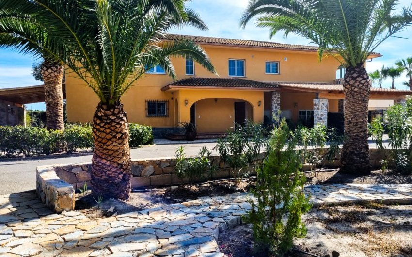 Resale - Villa -
Elche - Las Bayas