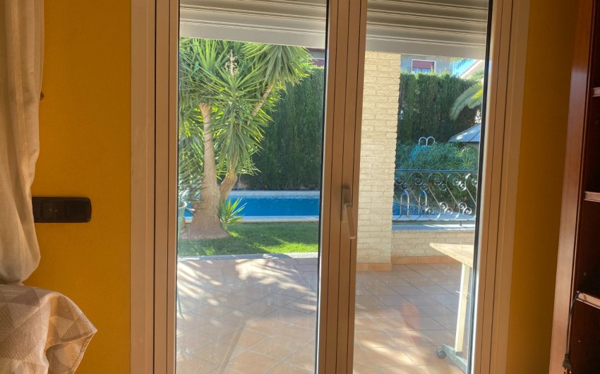 Resale - Villa -
Elda