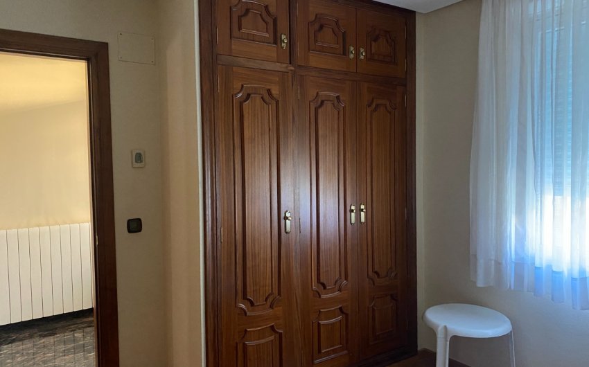 Resale - Villa -
Elda