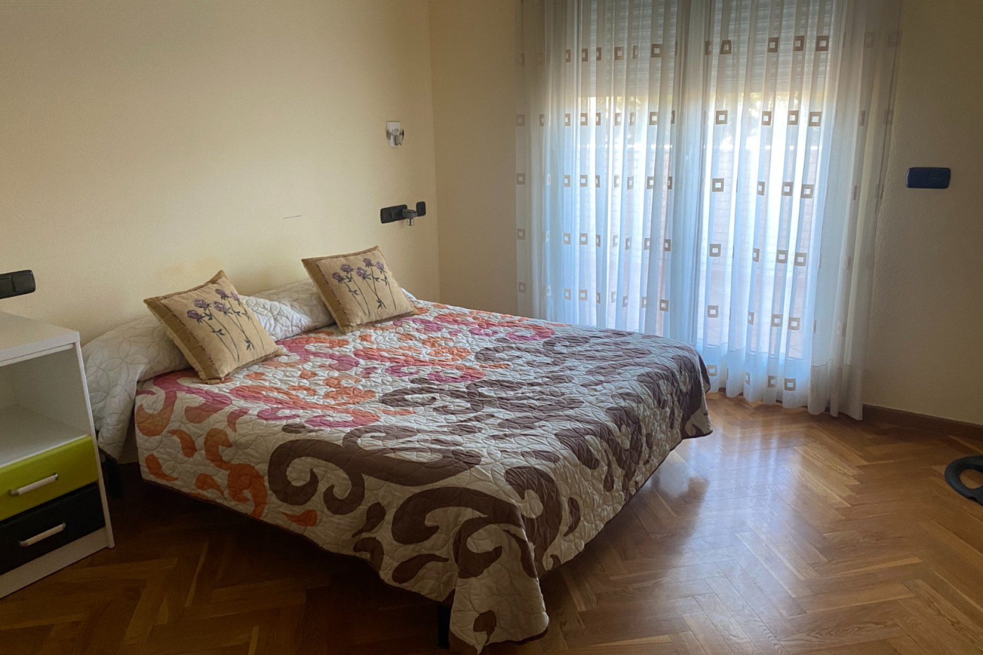 Resale - Villa -
Elda