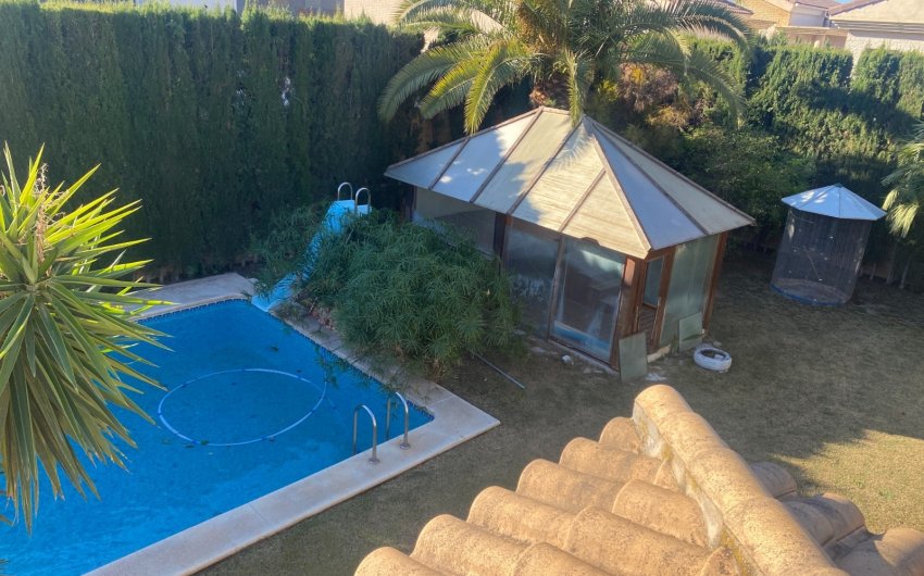 Resale - Villa -
Elda