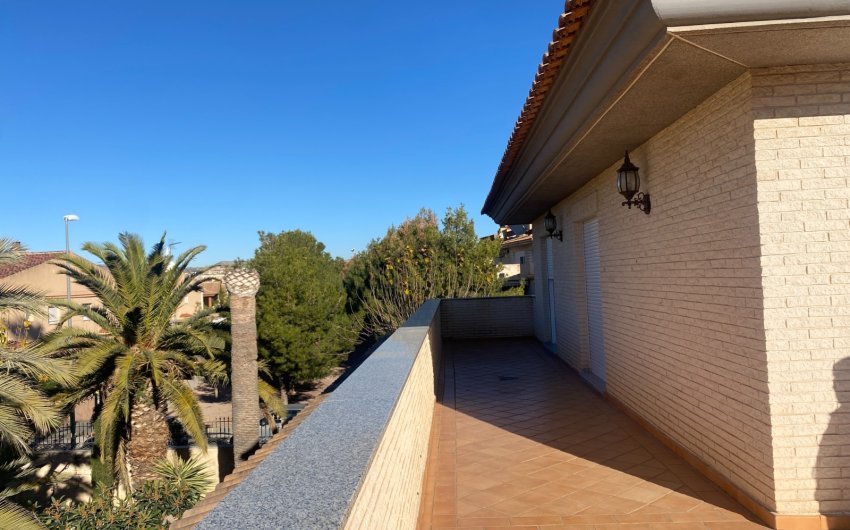 Resale - Villa -
Elda