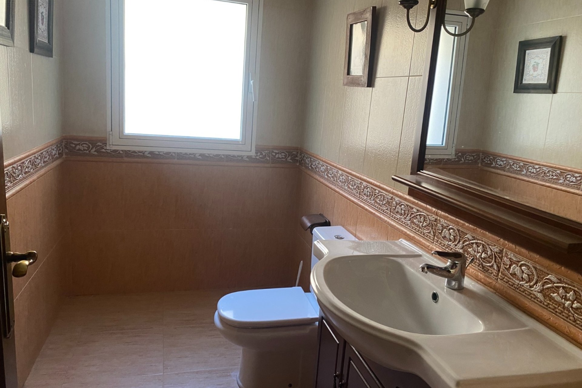 Resale - Villa -
Elda