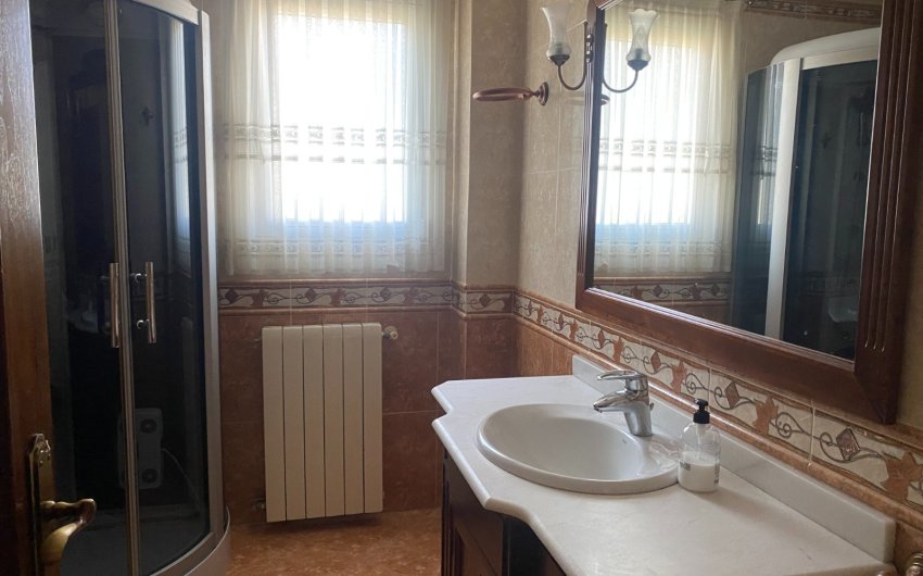 Resale - Villa -
Elda