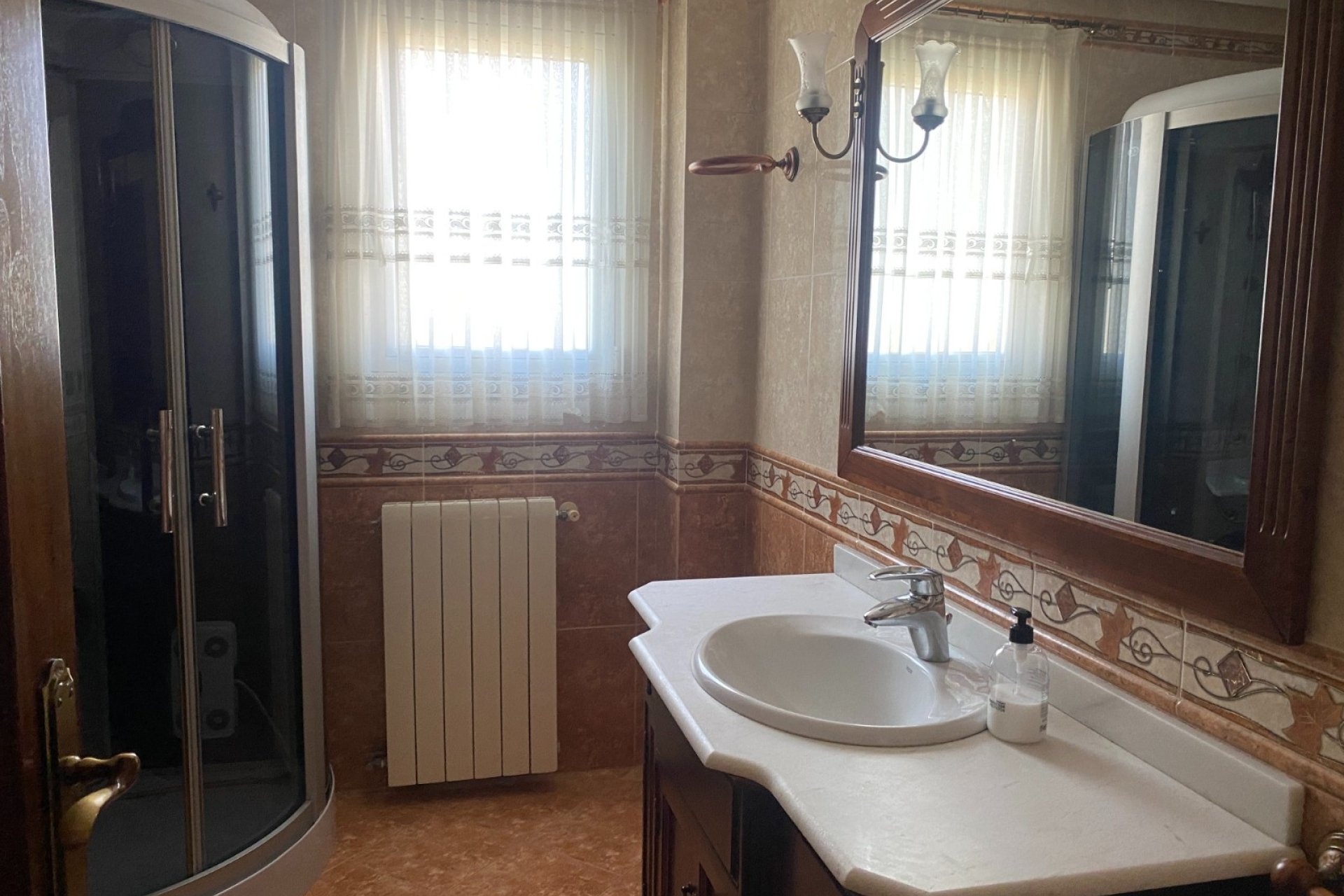 Resale - Villa -
Elda