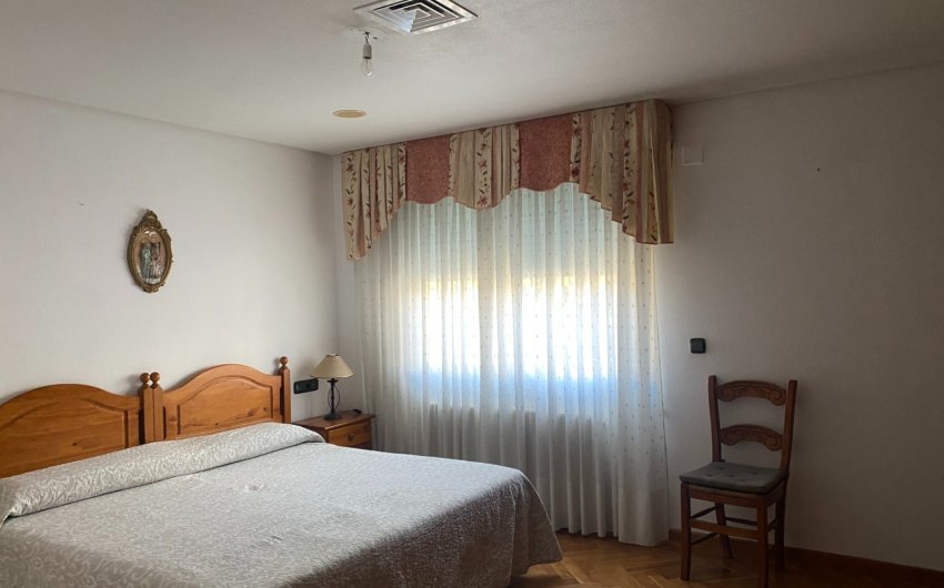 Resale - Villa -
Elda