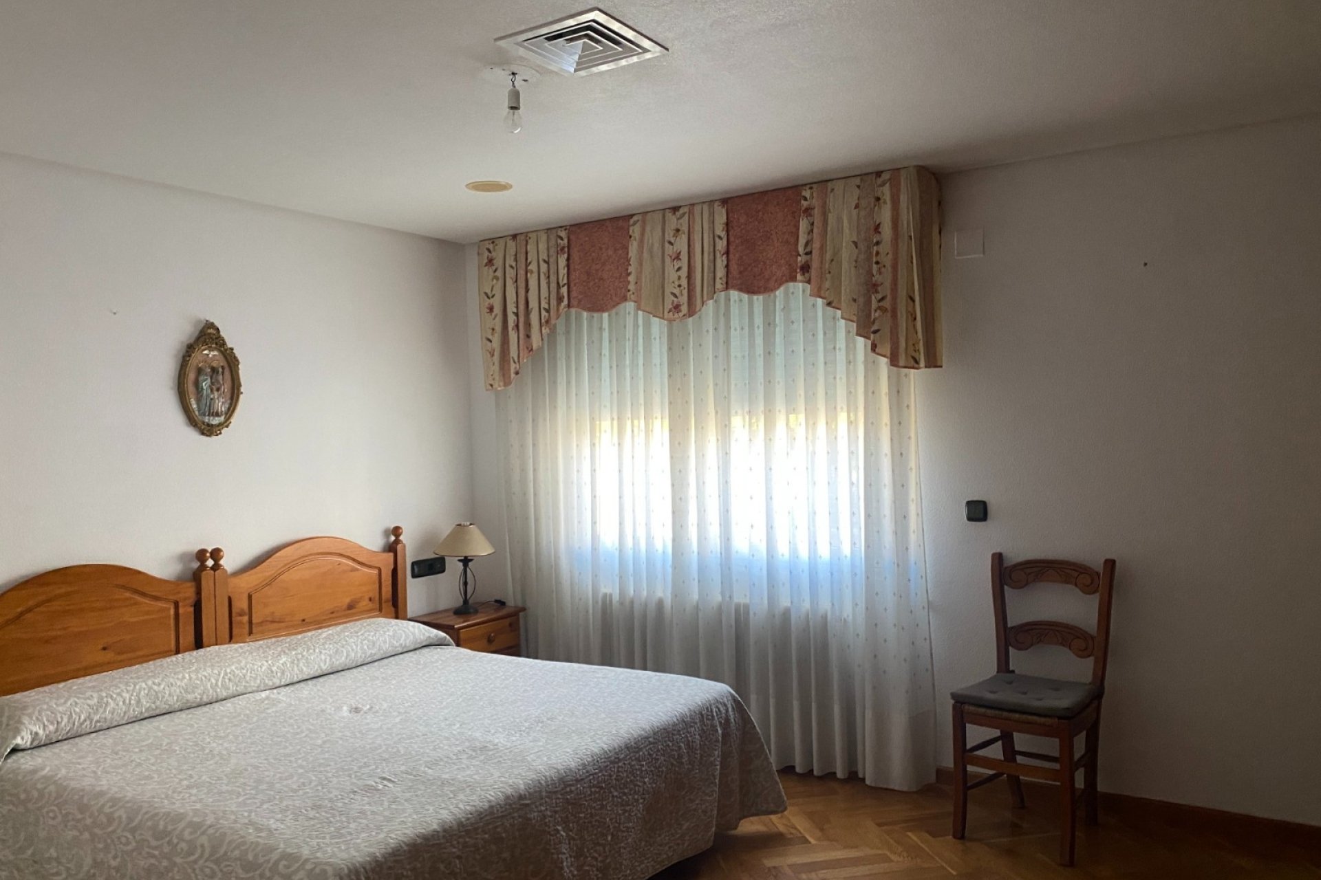 Resale - Villa -
Elda