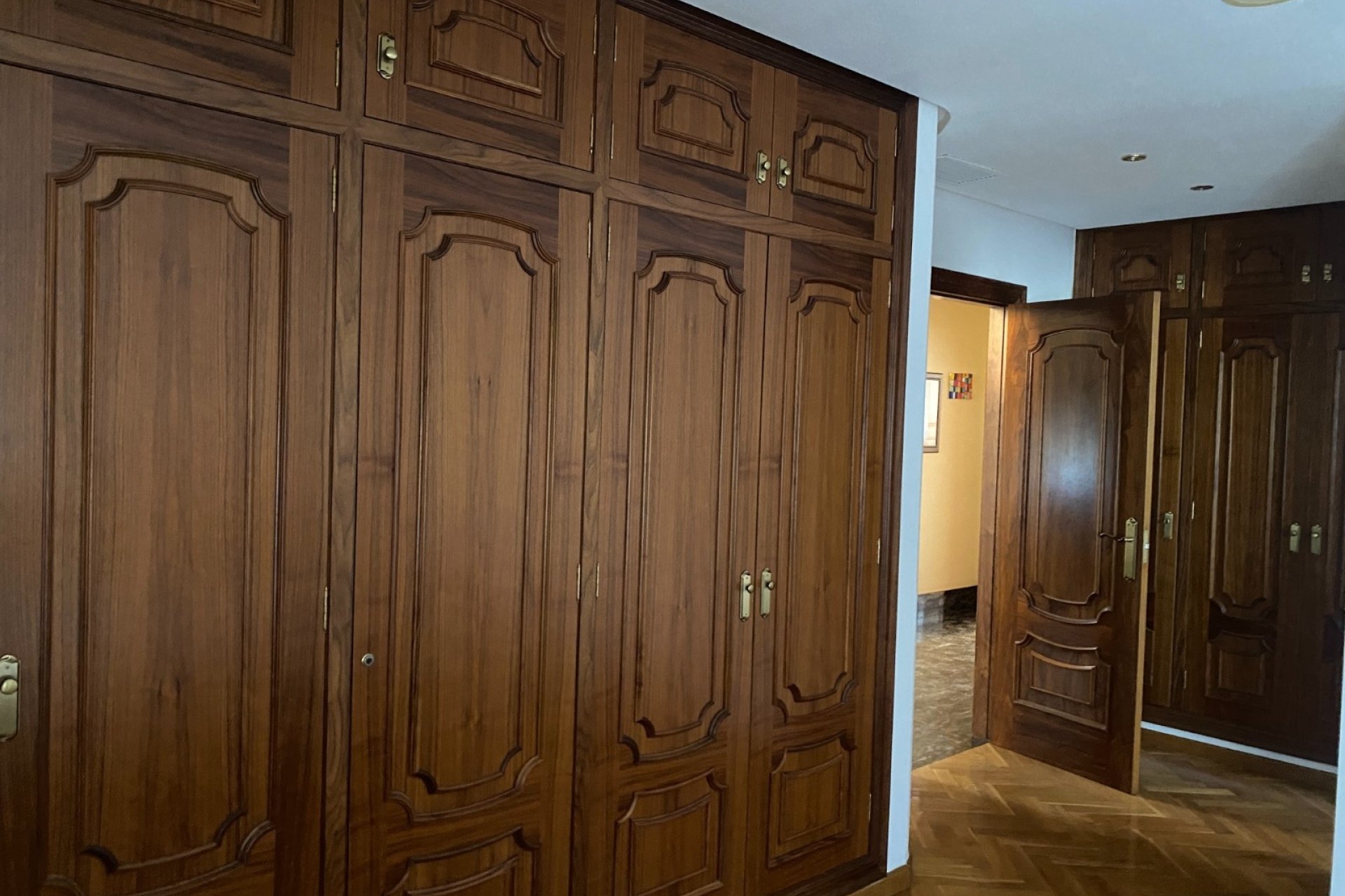 Resale - Villa -
Elda